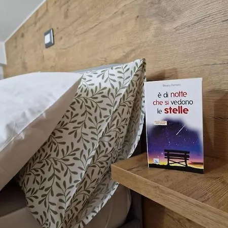 아파트 Sotto Un Tetto Di Stelle 카스텔디상로